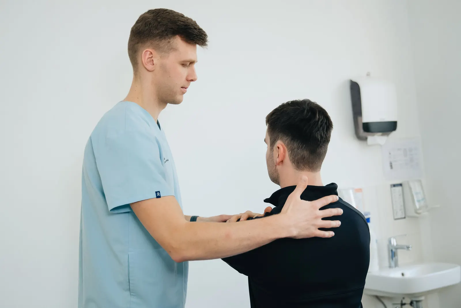 Calcificazione della spalla: rimedi, esercizi e tempi di recupero